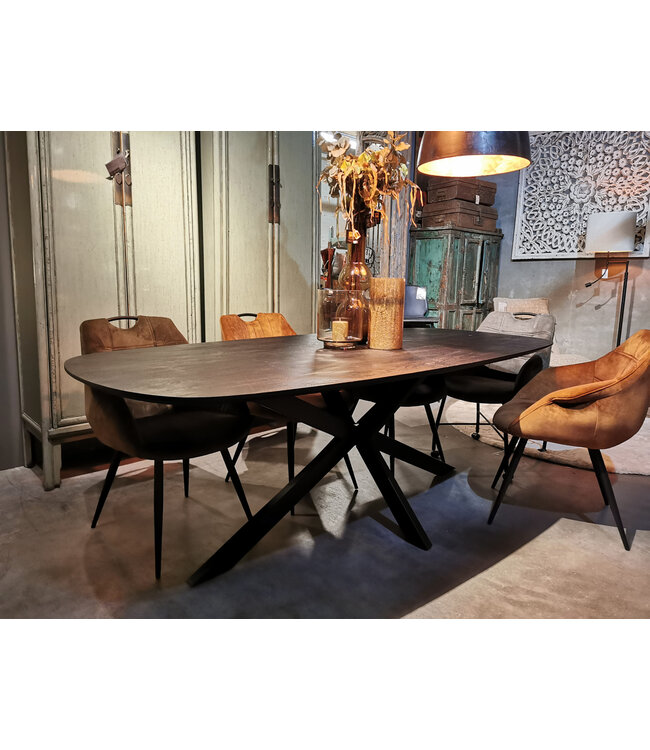 Deens Ovaal eettafel Zwart Mangohout Kruispoot Brooklyn