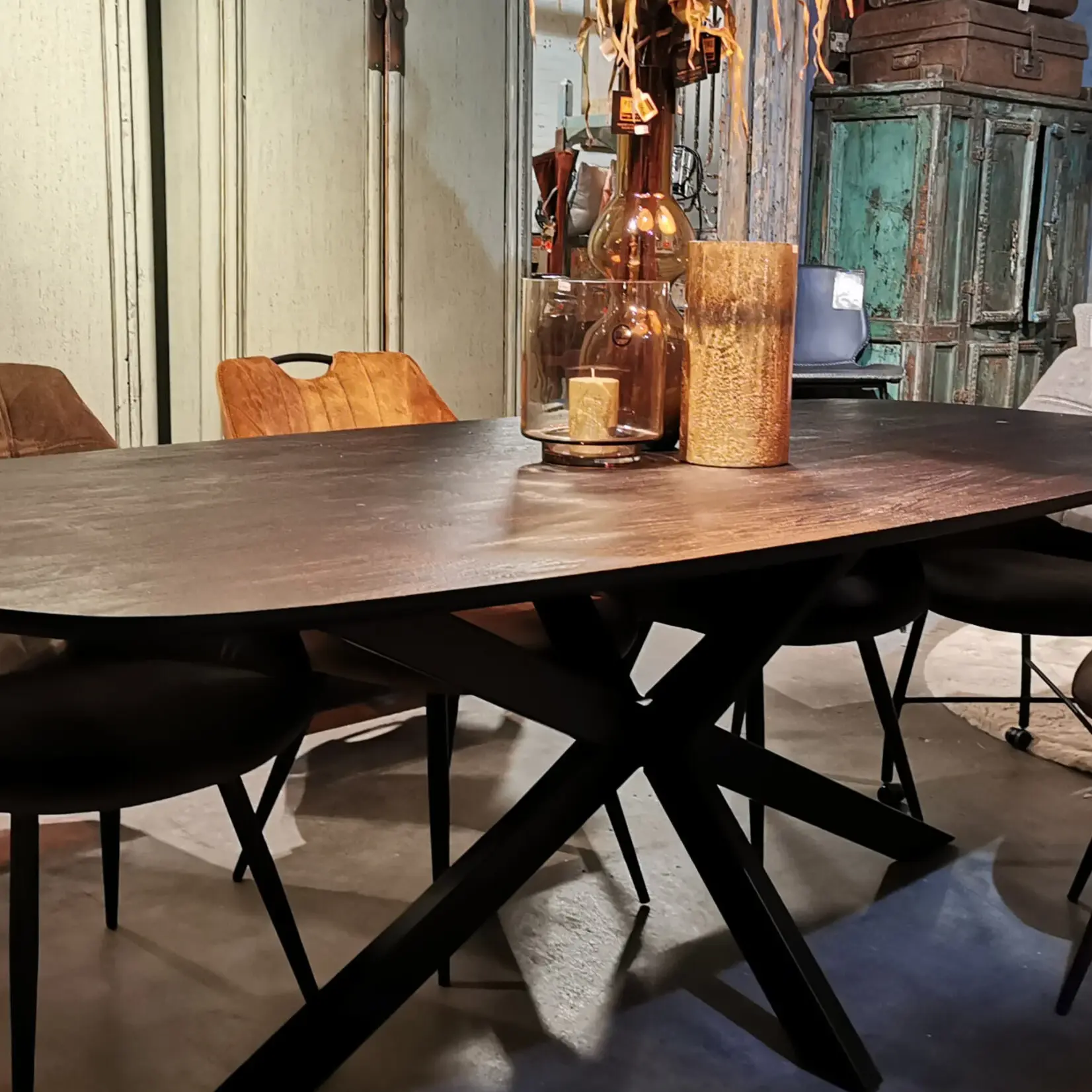 Deens Ovaal eettafel Mangohout Zwart Denver