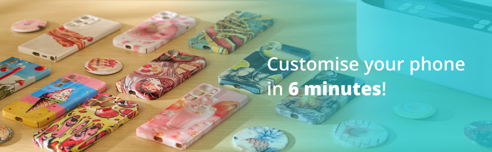 Twee hulpstukken die gebruikt kunnen worden met de LOKLiK telefoonhoesjes-hittepers. Links het hulpstuk voor Apple-apparaten, rechts voor Android-hoesjes. Elk hulpstuk toont een rij compatibele telefoons en een voorbeeld van een gesublimeerd telefoonhoesje. Het voorbeeld van het Apple-telefoonhoesje toont een roze smoothie, het Android-telefoonhoesje een teddybeer die in een kom met munten zit.