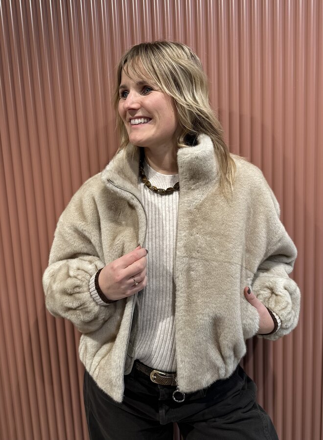 Fera Faux Fur Jacket | Creme