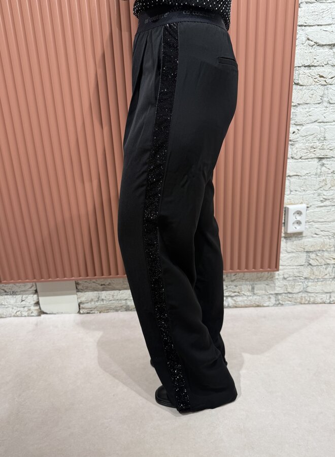 Amina Logo Shimmer LL Pant | Black