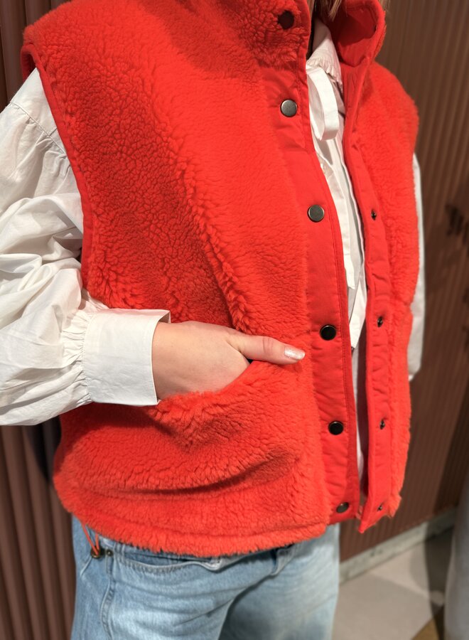 Steve Sleeveless Jacket | Poppy red