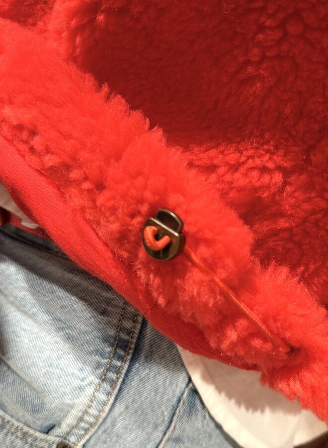 Steve Sleeveless Jacket | Poppy red