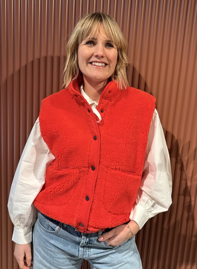 Steve Sleeveless Jacket | Poppy red