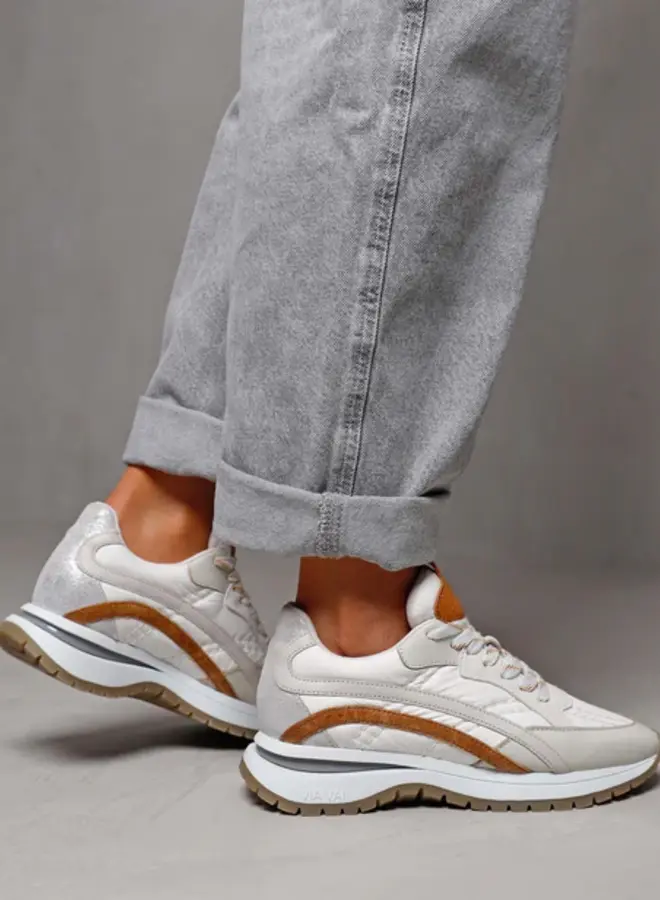 Usher Skye | Cross Creme