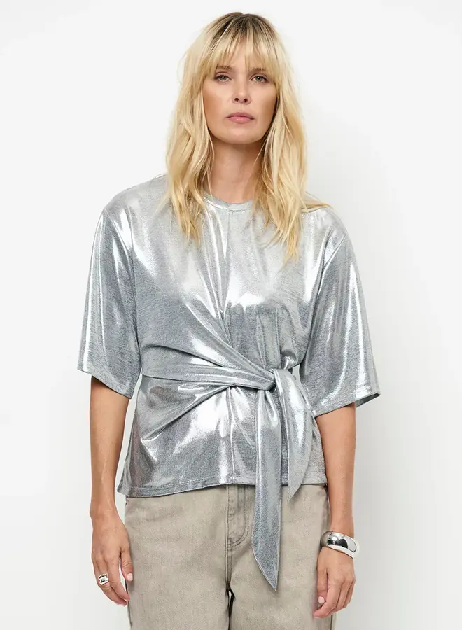 Uxia Metallic Twist Detail Top | Silver