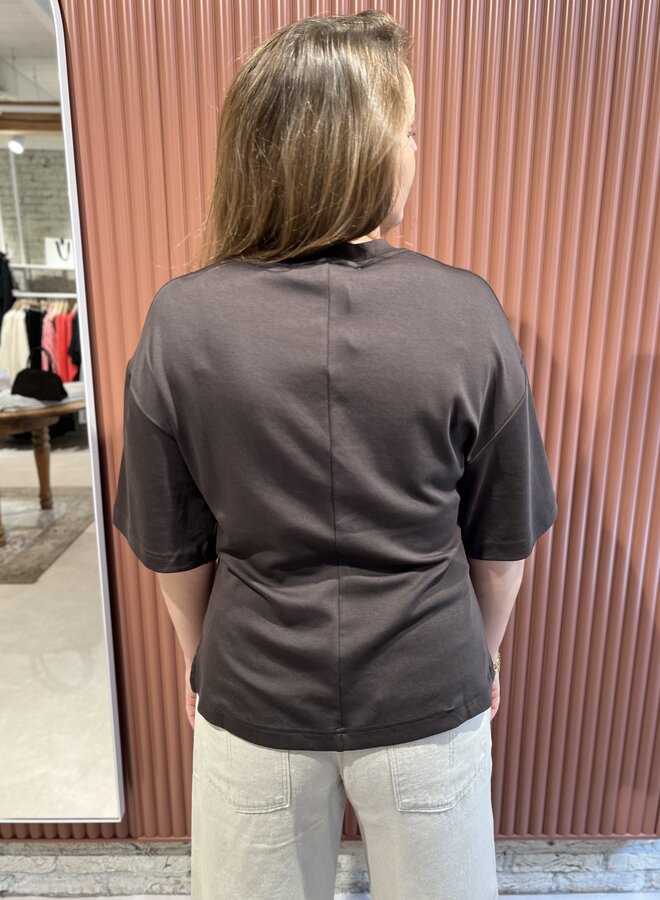 Enora Brooch Tee | Chocolate Torte