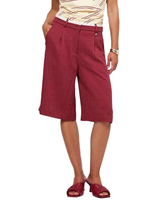 Emra relaxed fit bermuda | Berry Red