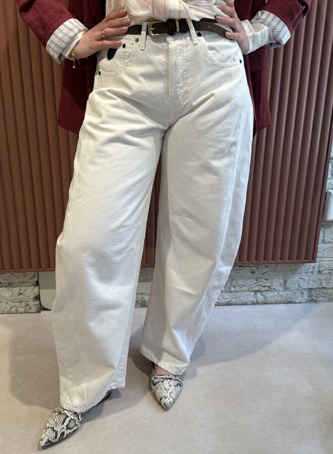 Aliana | White & Black