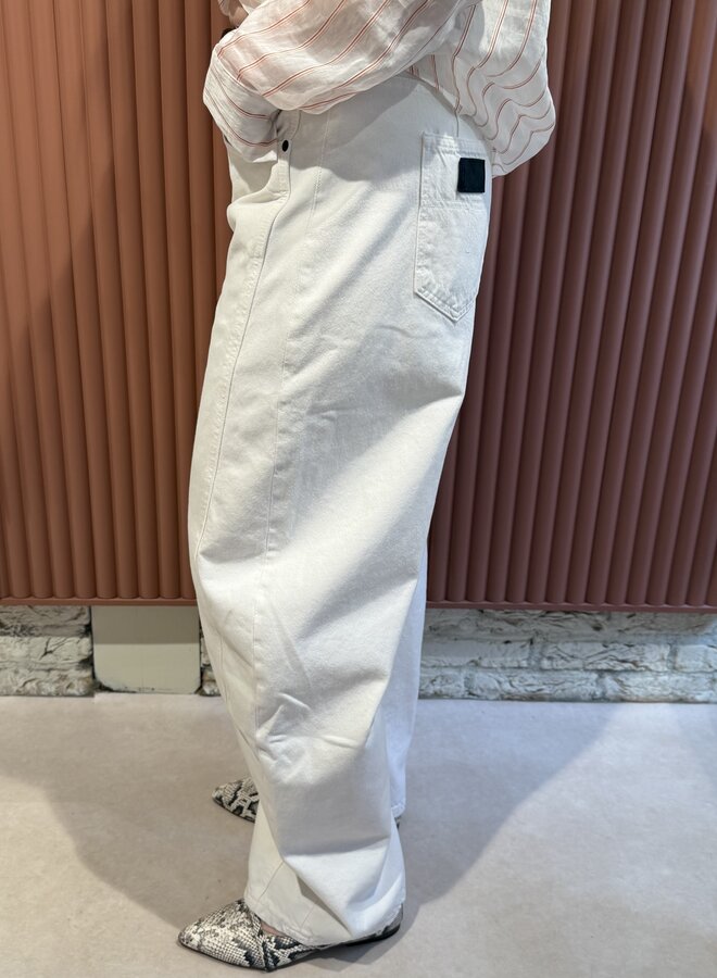 Aliana | White & Black