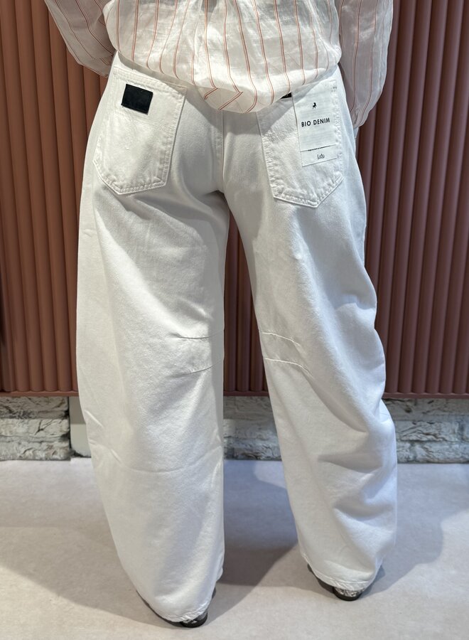 Aliana | White & Black