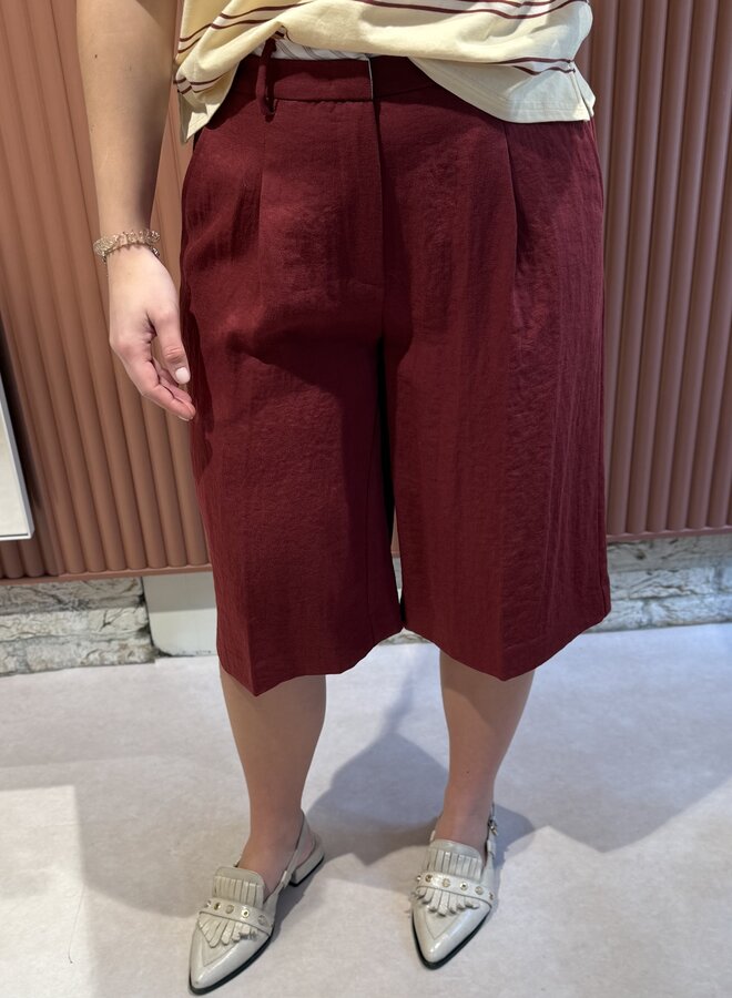 Emra relaxed fit bermuda | Berry Red