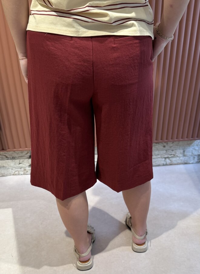 Emra relaxed fit bermuda | Berry Red