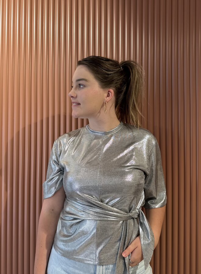 Uxia Metallic Twist Detail Top | Silver
