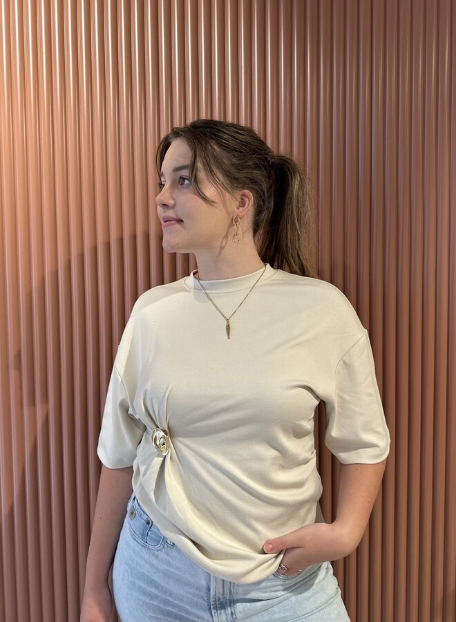 Enora Brooch Tee | Soft Beige