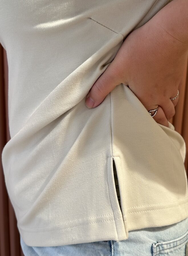 Enora Brooch Tee | Soft Beige