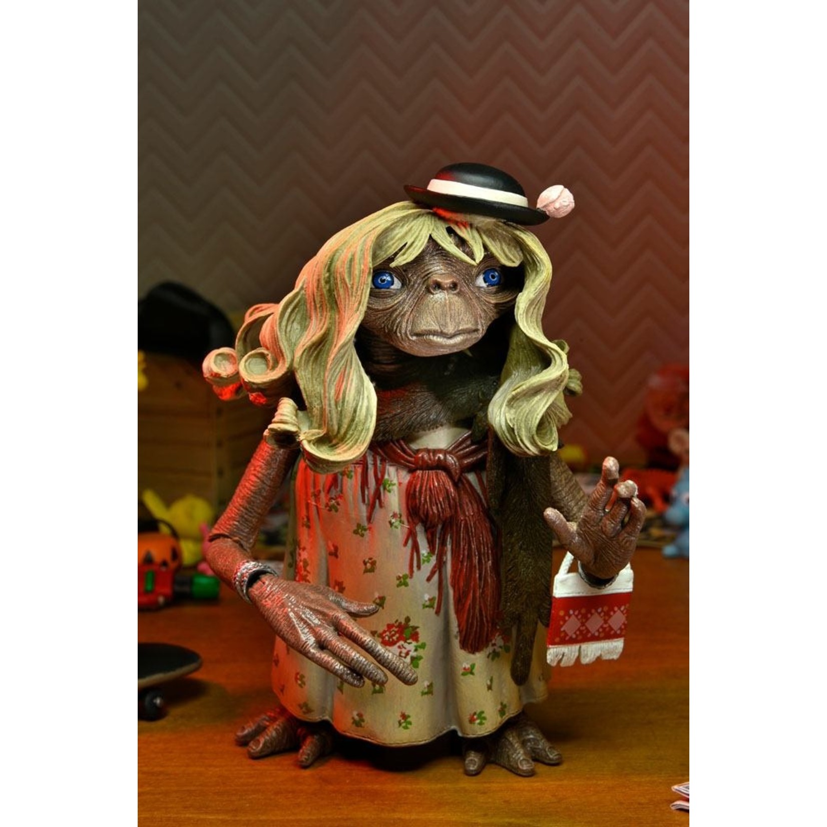 NECA NECA E.T. the Extra-Terrestrial Action Figure Ultimate Dress-Up E.T. 11 cm