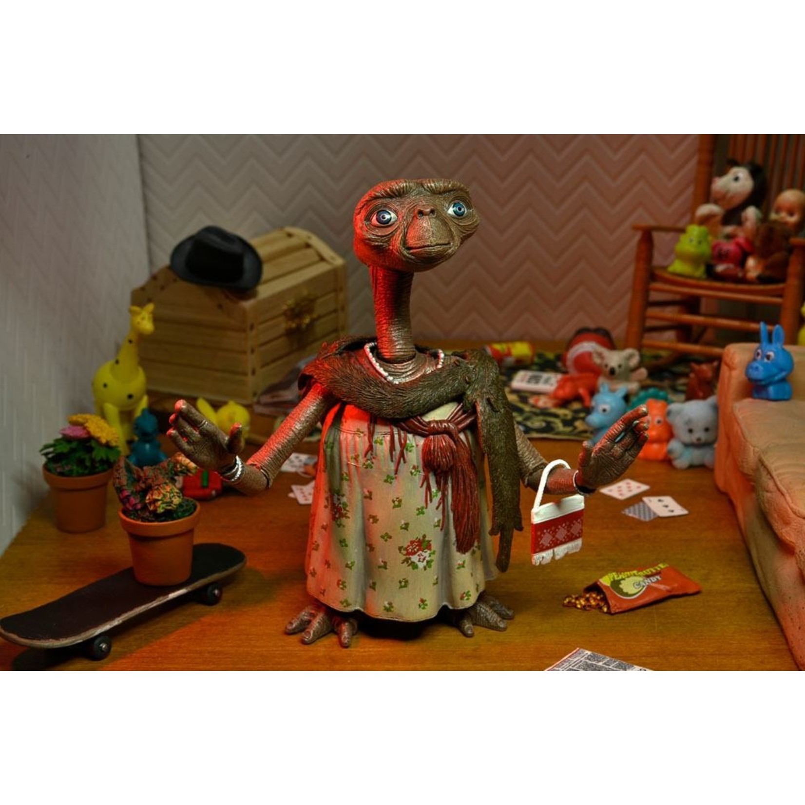 NECA NECA E.T. the Extra-Terrestrial Action Figure Ultimate Dress-Up E.T. 11 cm