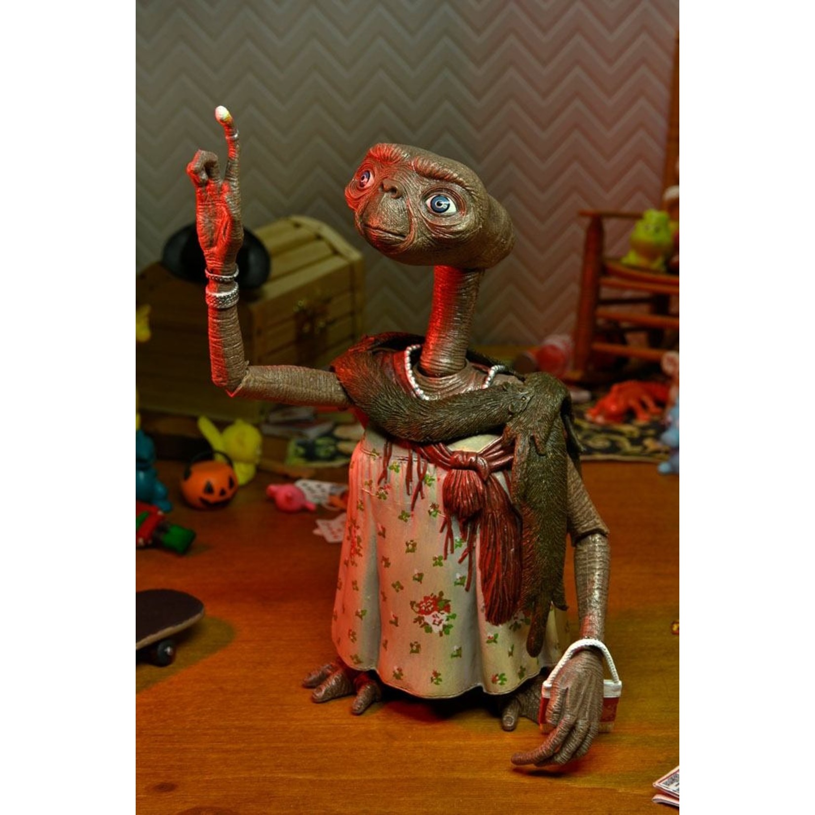 NECA NECA E.T. the Extra-Terrestrial Action Figure Ultimate Dress-Up E.T. 11 cm