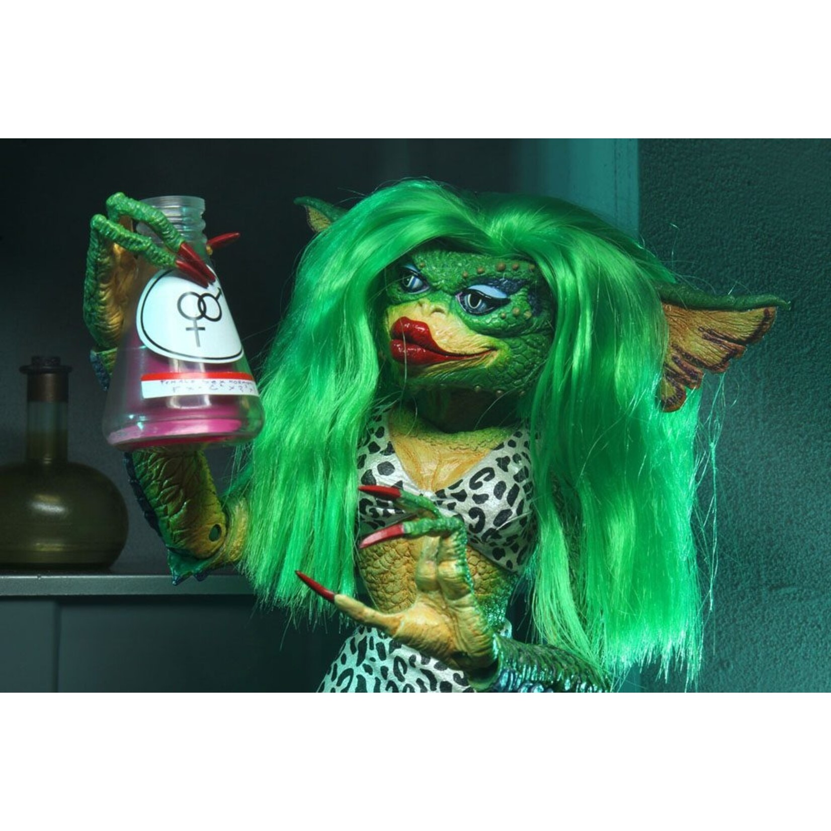 NECA NECA Gremlins 2 Ultimate Action Figure Greta 15 cm