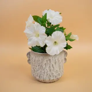 Fleurs artificielles en pot