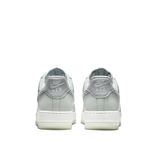 Nike Air Force 1 '07 LV8 Sneakers