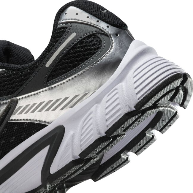 Nike V5 RNR Sneakers