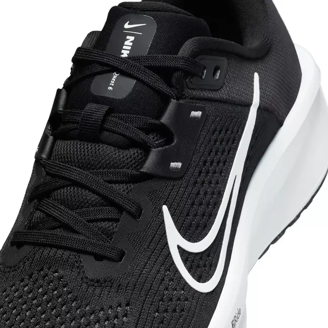 Nike Quest 6 Road Hardloopschoenen