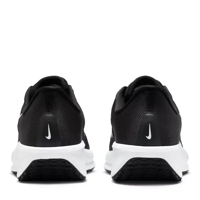 Nike Quest 6 Road Hardloopschoenen