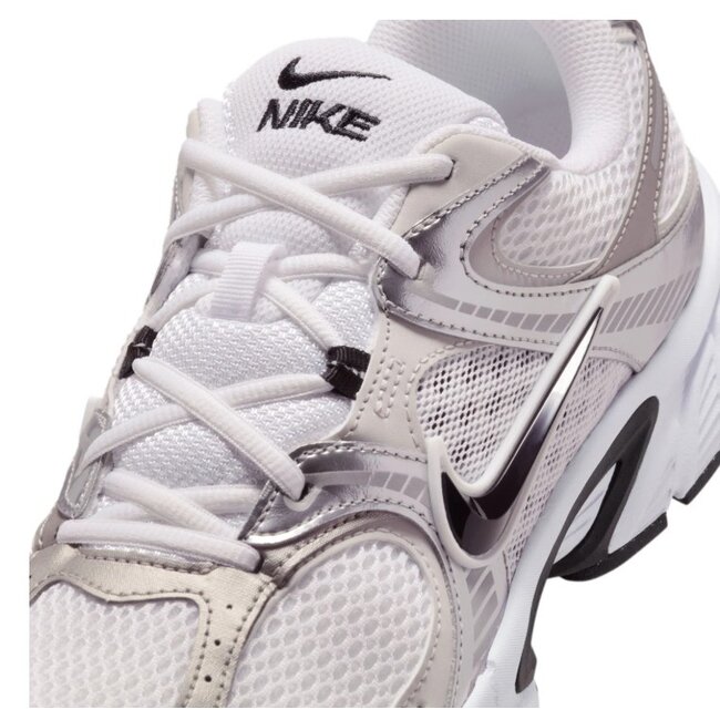 Nike V5 RNR Sneakers