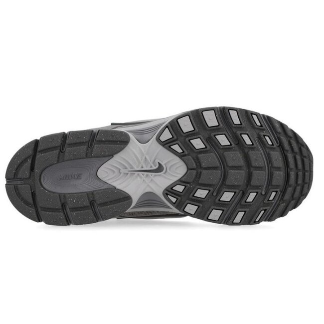 Nike V5 RNR Sneakers