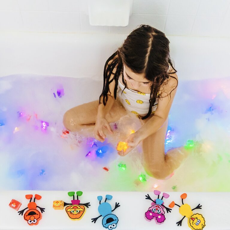 Glo Pals Glo Pals Light Up Sensory Toy Badspeeltje - Sesamstraat Abby
