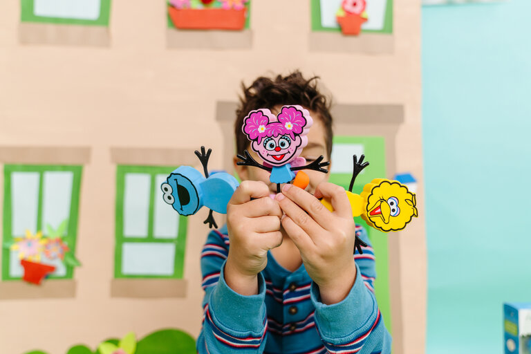 Glo Pals Glo Pals Light Up Sensory Toy Badspeeltje - Sesamstraat Abby