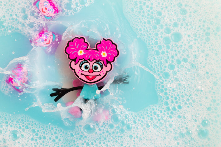 Glo Pals Glo Pals Light Up Sensory Toy Badspeeltje - Sesamstraat Abby