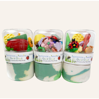 Invitation to Imagine Invitation to Imagine - Garden friends play pot