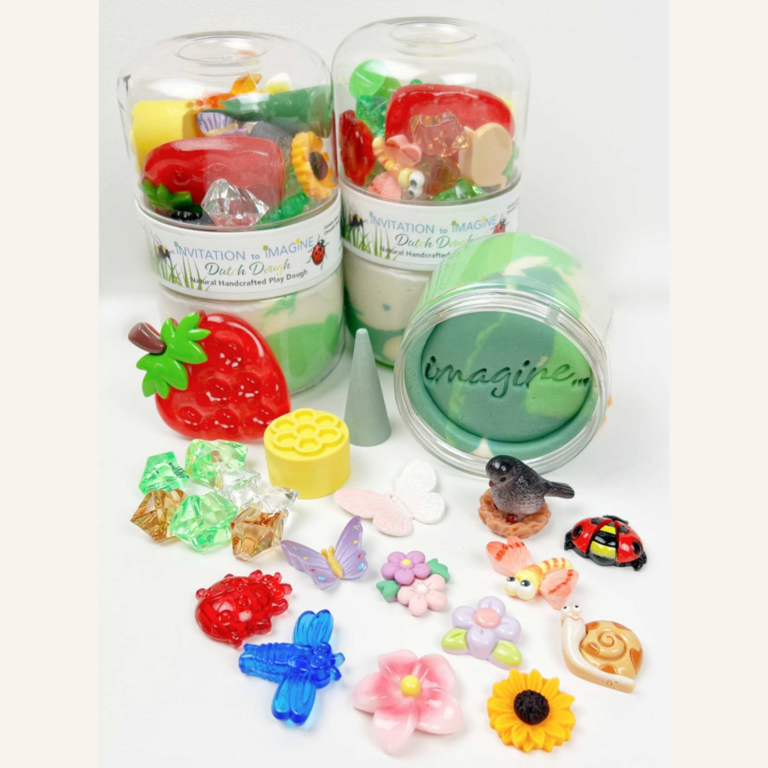 Invitation to Imagine Invitation to Imagine - Garden friends play pot