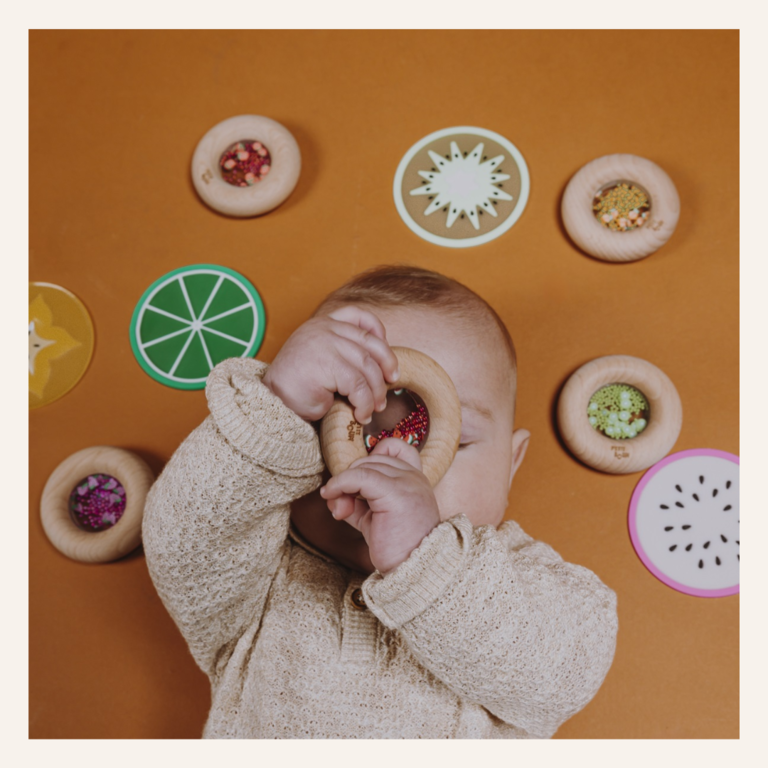 Petit Boum Petit Boum rammelaar/bijtring - grapes