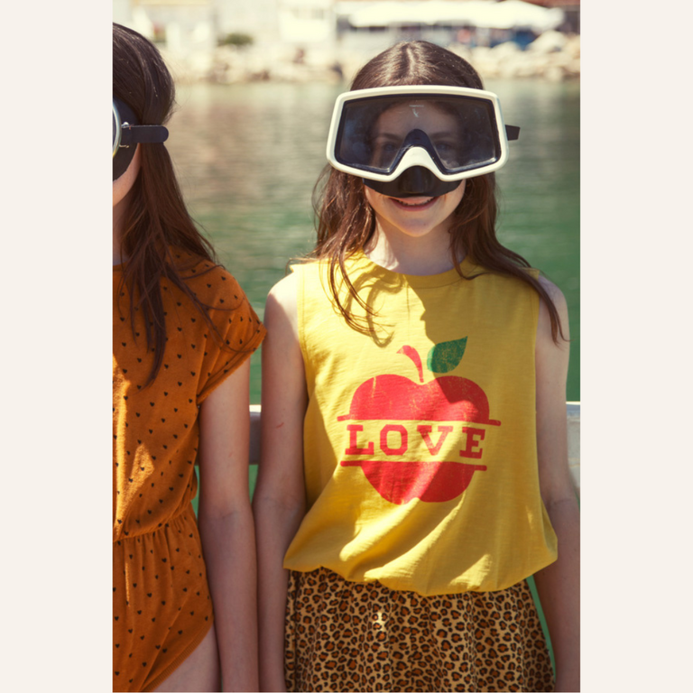 Piupiuchick Piupiuchick Sleeveless top | Mustard w/ apple print