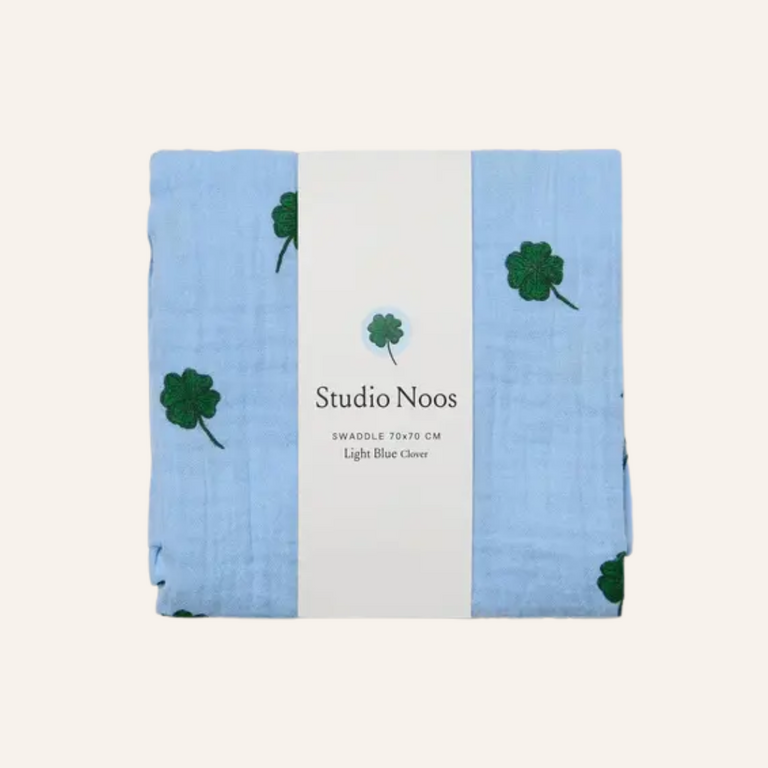 Studio Noos Studio Noos Swaddle Print Medium | Light Blue Clover