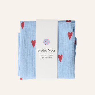 Studio Noos Studio Noos Swaddle Print Medium | Light Blue Hearts