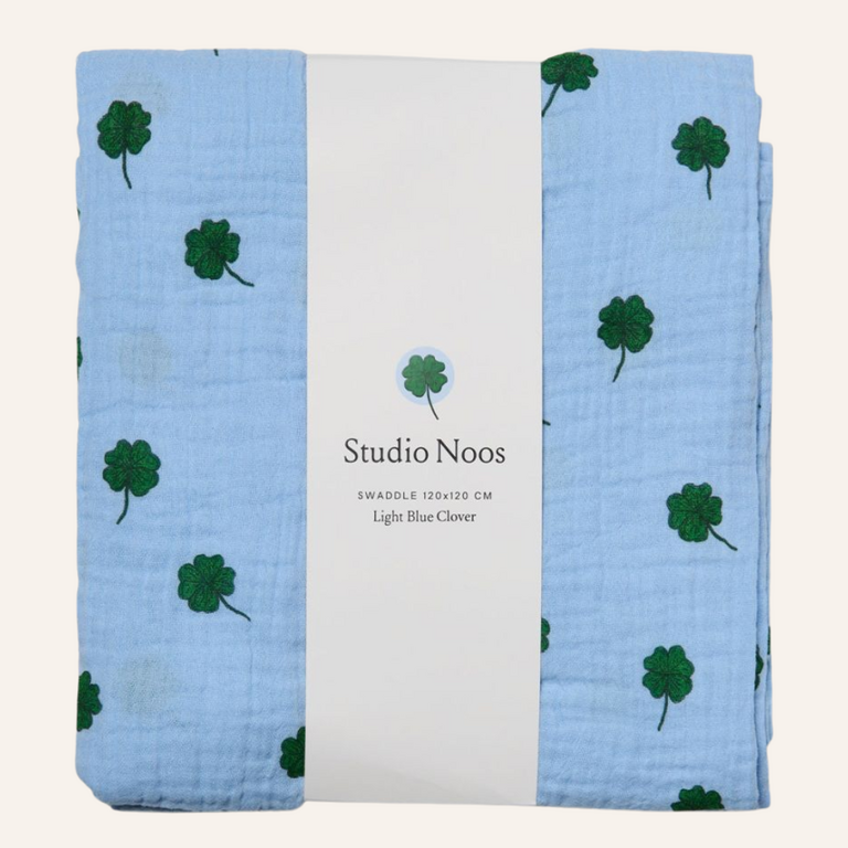 Studio Noos Studio Noos Swaddle Print Large | Light Blue Clover