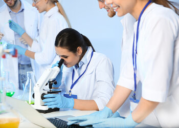 Blouses de laboratoire et blouses pour visiteurs