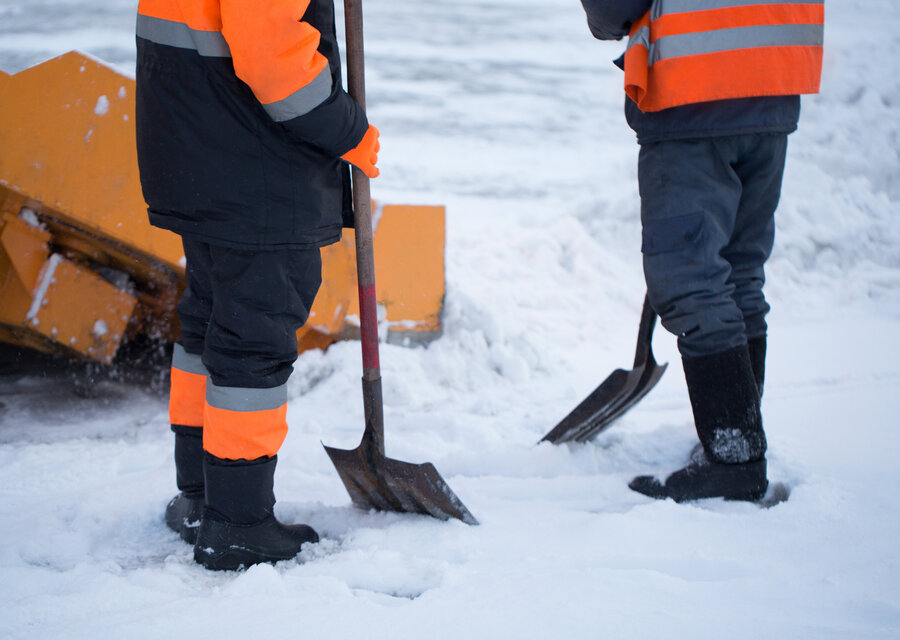 Professionnel portant des vêtements de protection