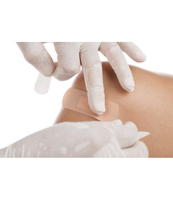 Sachet refermable contenant des gants en nitrile/vinyle