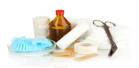 Que doit contenir la trousse de premiers secours ?