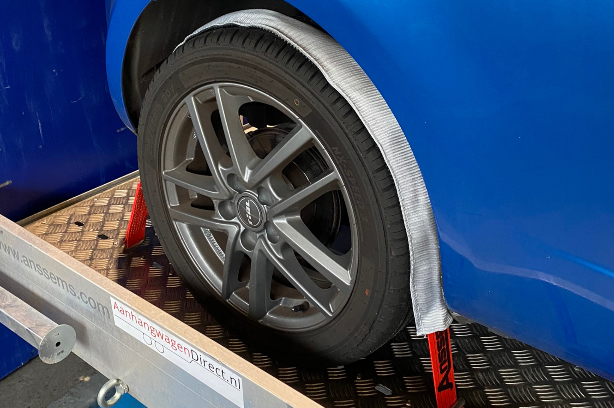 complete set of car transport tyres - Red - 