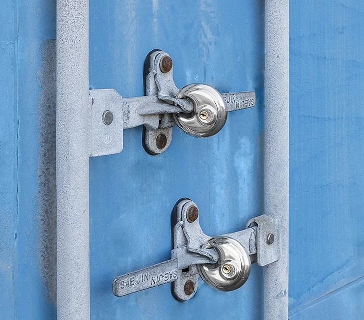 Set of Discus padlocks with identical key in blister pack