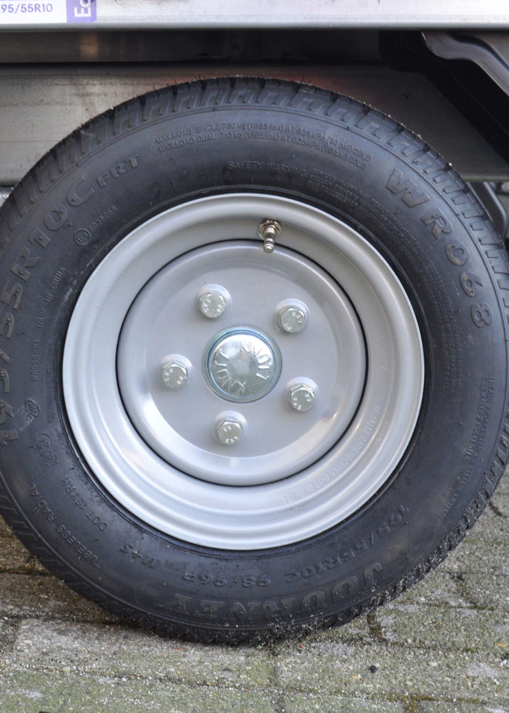 Kargotrail Roue complète 10 pouces - 195/55R10C pneu + jante - ET+25- Mercedes cercle de trous : 5x112 - 750 kg - 10 PR - diamètre du moyeu:  67 mm