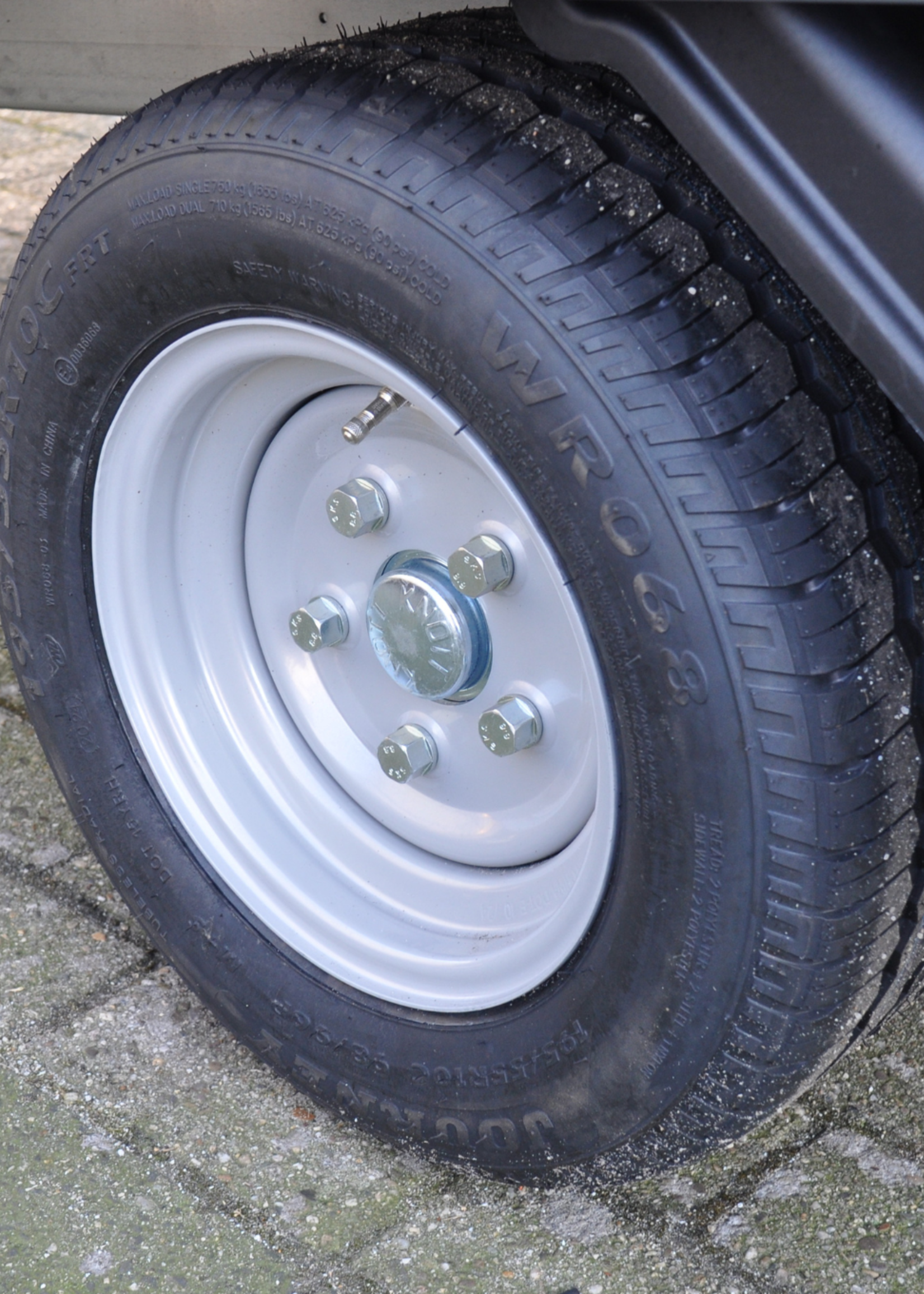 Kargotrail Roue complète 10 pouces - 195/55R10C pneu + jante - ET+25- Mercedes cercle de trous : 5x112 - 750 kg - 10 PR - diamètre du moyeu:  67 mm