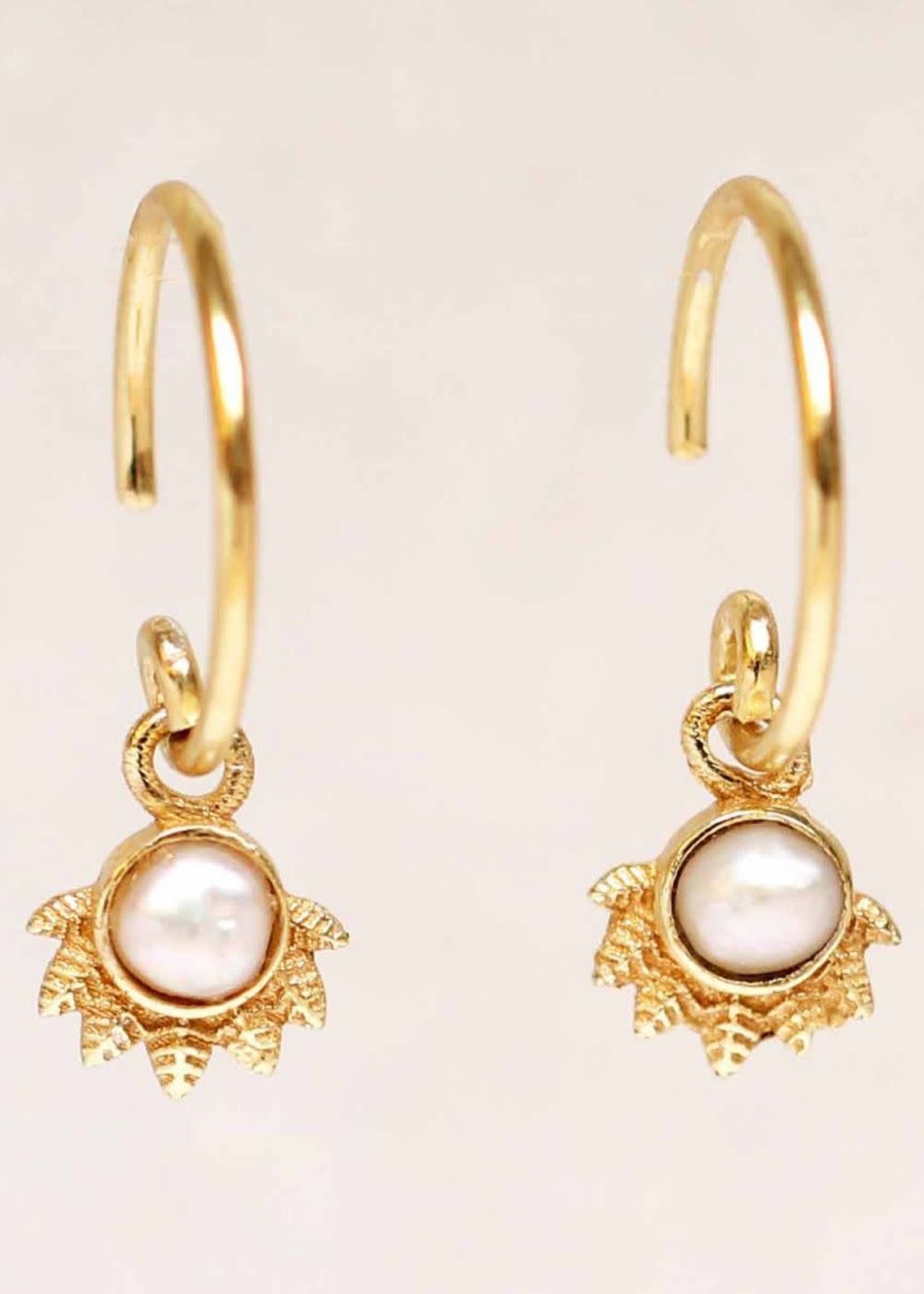 Muja Juma earring hanging white pearl do